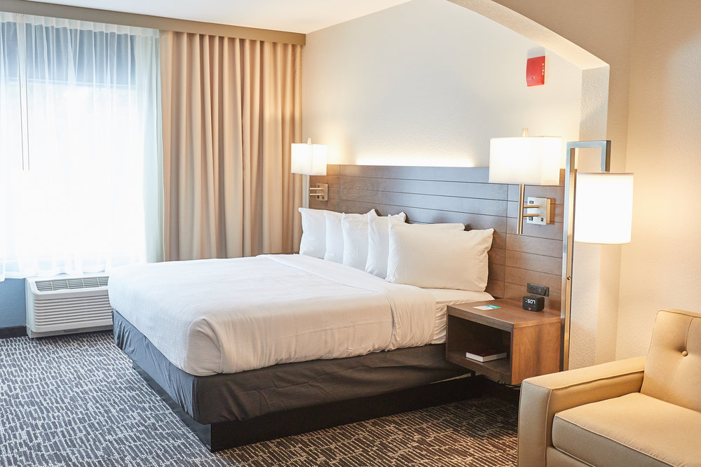 Gundersen Hotel and Suites - King Executive Studio Room, King Sized Bed.
